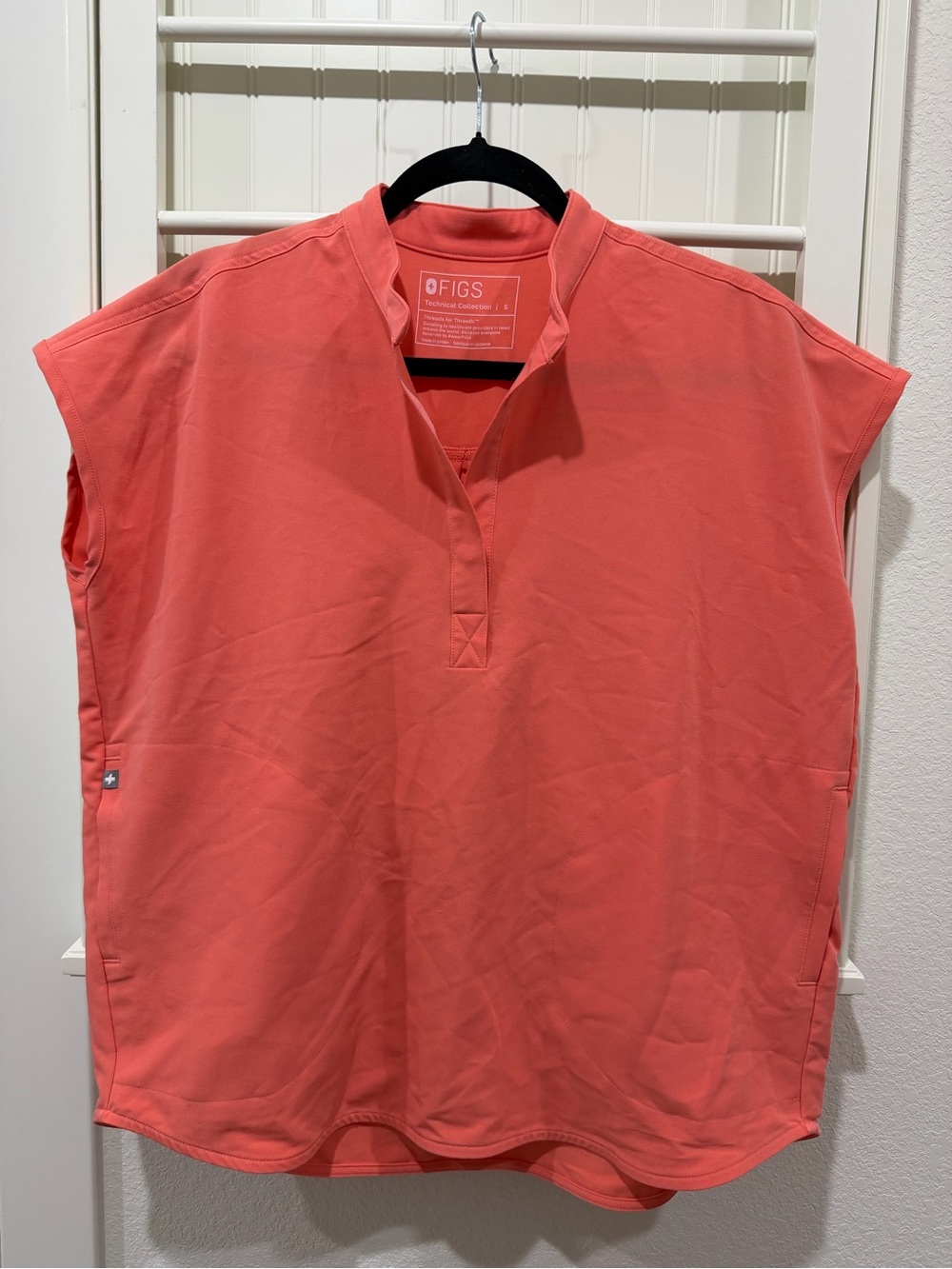 FIGS Women's Coral Rafaela Oversized Scrub Top™